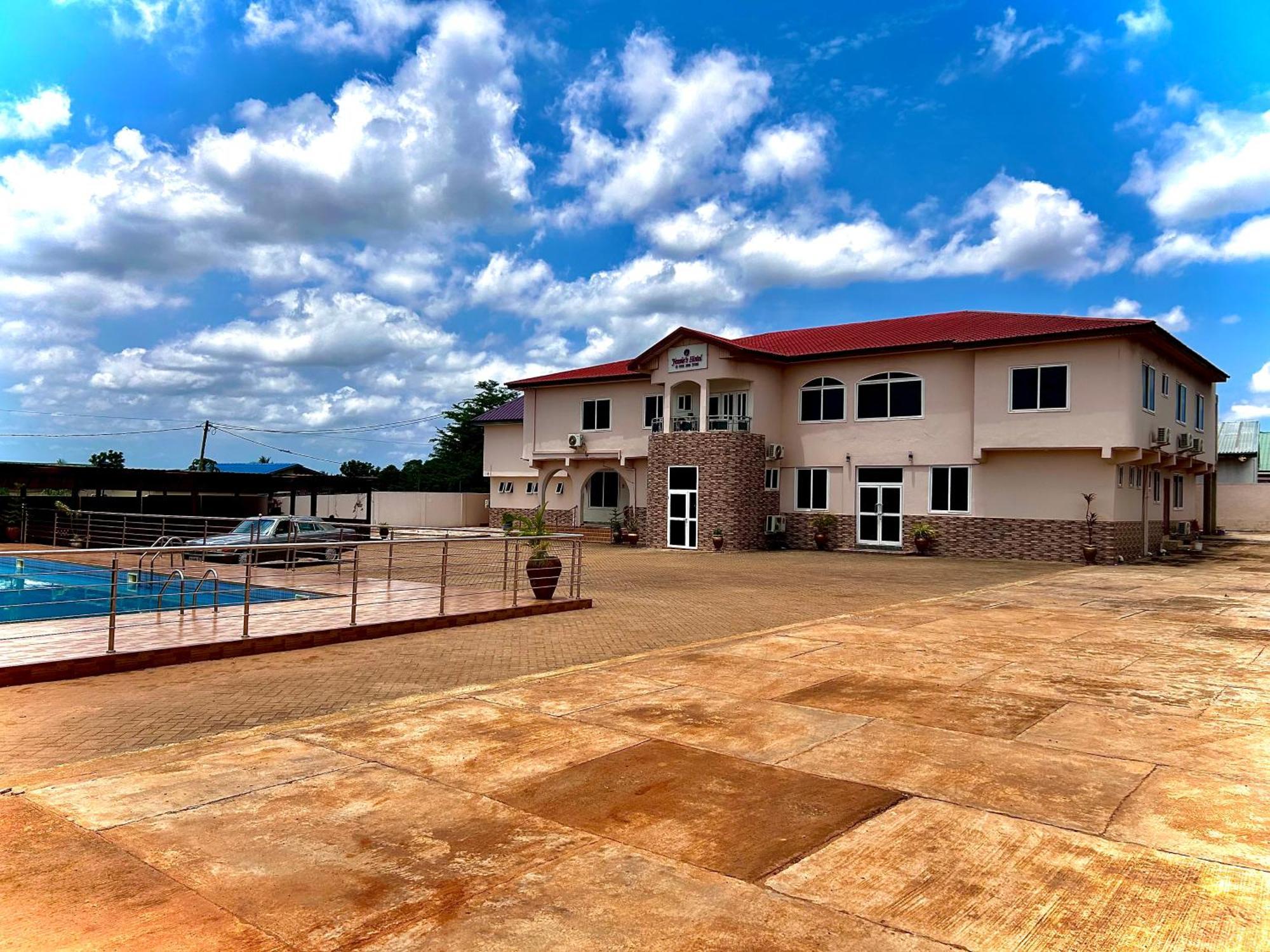 Jessie Hotel Adenta 外观 照片