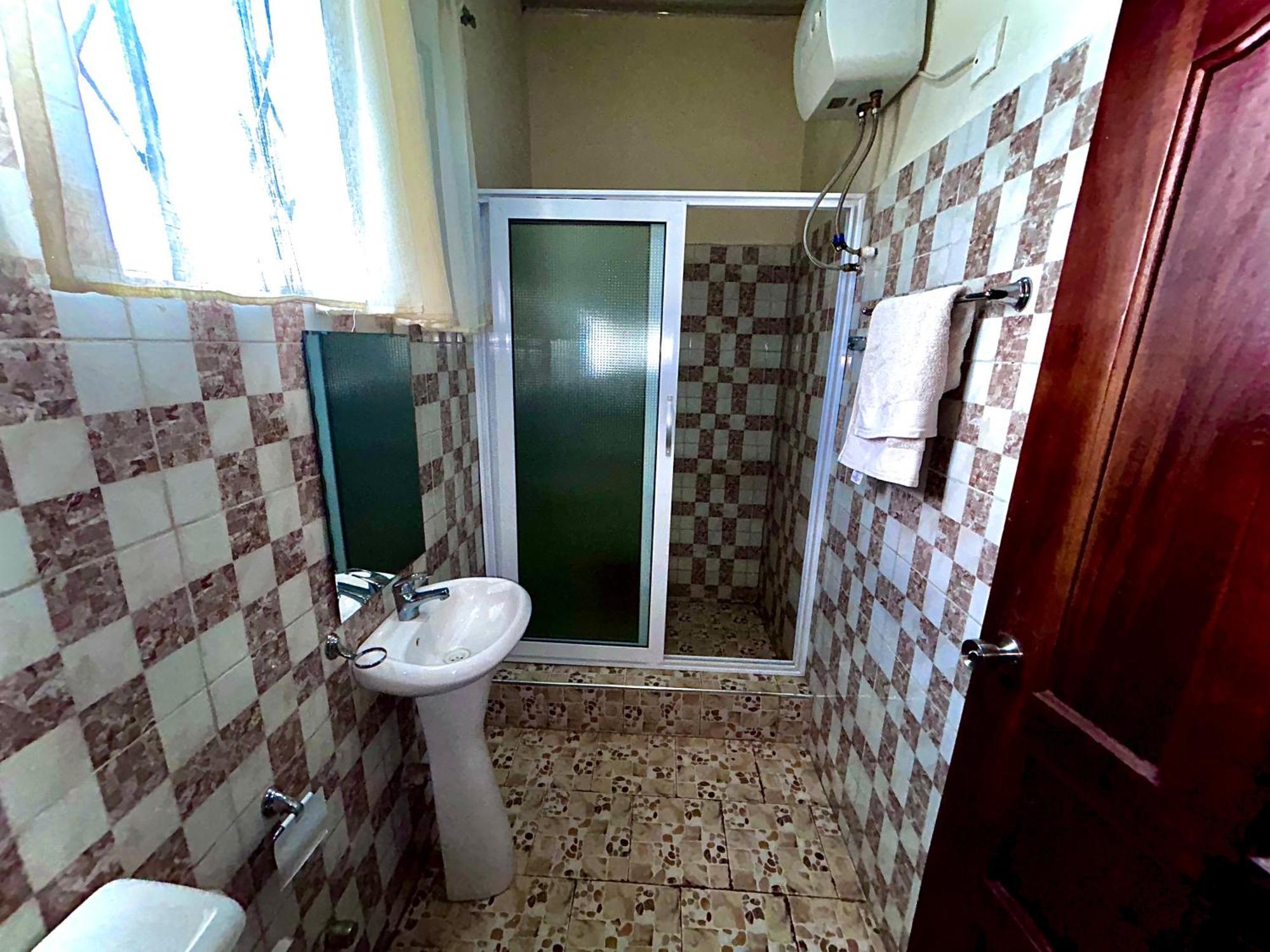 Jessie Hotel Adenta 外观 照片