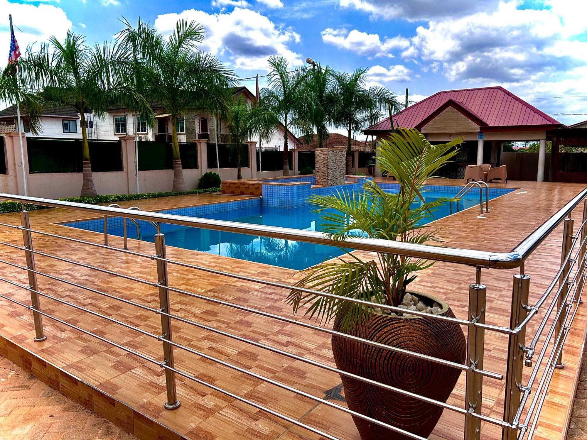 Jessie Hotel Adenta 外观 照片
